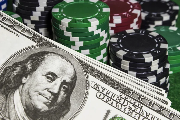 Żetony do pokera z kilka dolarów — Zdjęcie stockowe