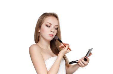 Kız boyanmıştır. toz neden