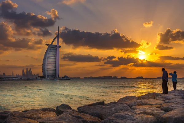 Burj Al Arab e Maarina ao pôr-do-sol, Dubai — Fotografia de Stock