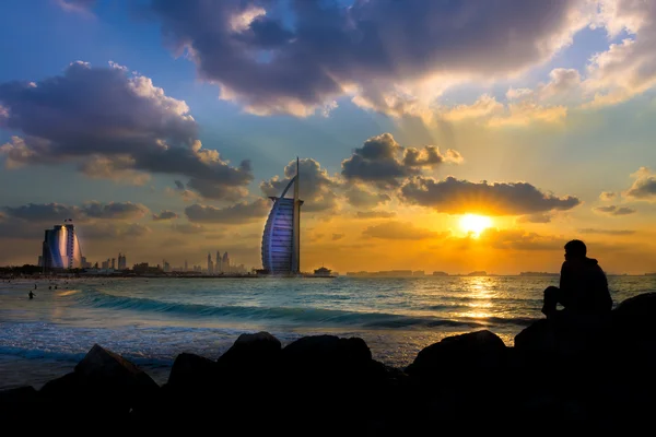 Burj Al Arab e Jumeirah Beach Hotel ao pôr do sol — Fotografia de Stock