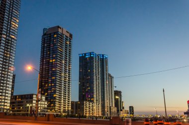 Toronto karayolu ile araba yolda