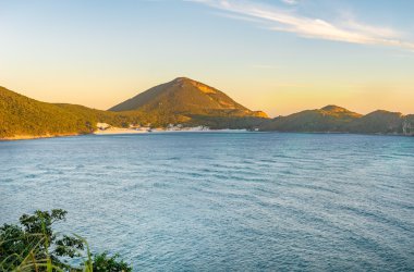 Pontal kristal plajları günbatımında Atalaia yapmak