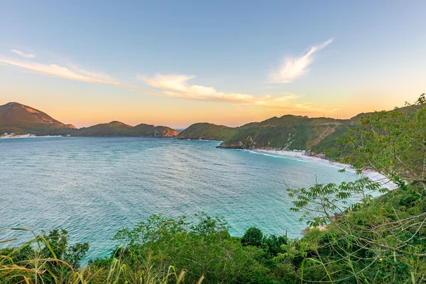 Puesta de sol en las cristalinas playas de Pontal do Atalaia — Foto de Stock