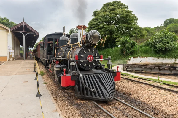 Oude trein in Tiradentes, een koloniale en historische stad — Stockfoto