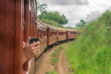 Kendi kendine resim eski olabilir duman içinde trenle turizm