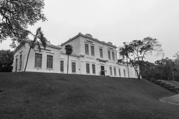 Facade of Vital Brazil Building in Butantan Institute — Stock Photo, Image