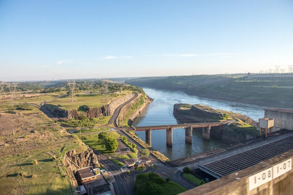 Vista do topo do parque da barragem de Itaipu — Fotografia de Stock