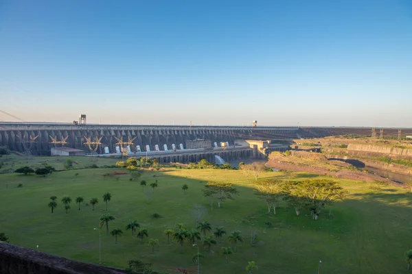 Ponto de vista da Represa Itaipu na Foz do Iguaçu — Fotografia de Stock