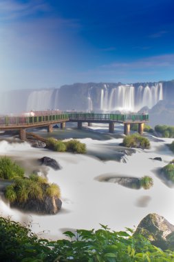 Dünya ünlü Cataratas İguasu görünümünü 