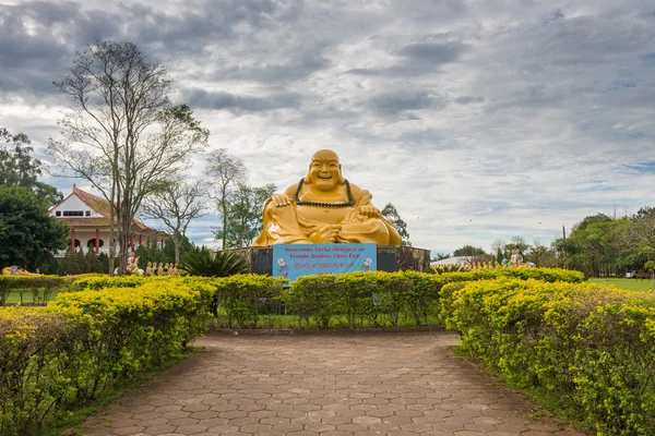 Buddhistischer Tempel mit riesiger Buddha-Statue in foz do iguacu — Stockfoto
