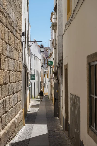 A portugáliai Evora város régi utca — Stock Fotó