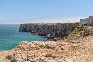 Kıyı şeridi ve plaj Sagres, Algarve, Portekiz