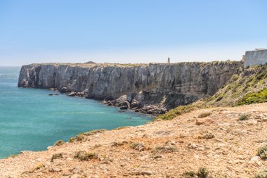 Kıyı şeridi ve plaj Sagres, Algarve, Portekiz