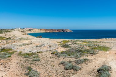 Kıyı şeridi ve plaj Sagres, Algarve, Portekiz