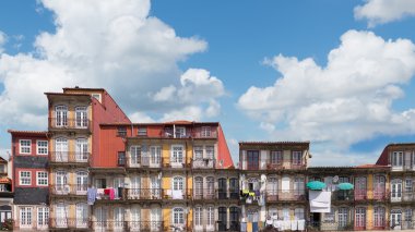 Cepheler, alleyway ve Porto geleneksel evlerde görünümünü
