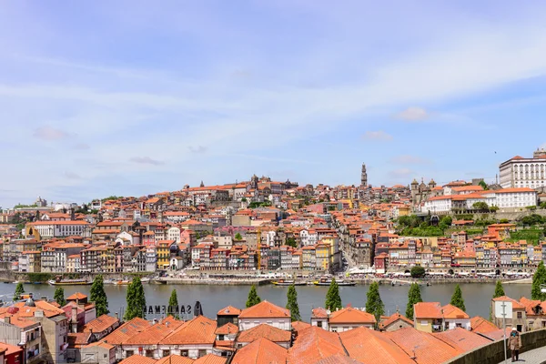 Vista de Porto Ribeira y el río Duero en Oporto, Portugal — Foto de Stock