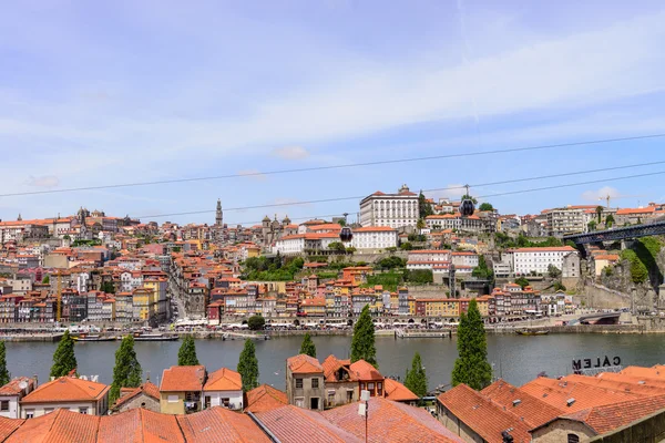 Vista de Porto Ribeira y el río Duero en Oporto, Portugal — Foto de Stock