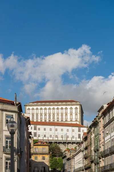 Vista de fachadas, becos e casas tradicionais no Porto — Fotografia de Stock