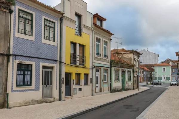 Homlokzatok Aveiro, a portugál Velence. Aveiro, Portugália. — Stock Fotó