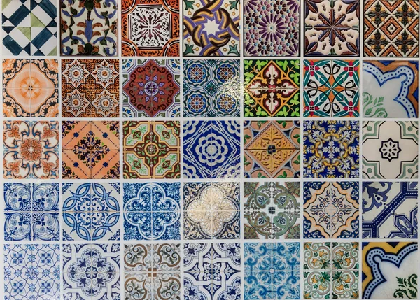 Azulejos padrões cerâmicos de Lisboa, Portugal . — Fotografia de Stock