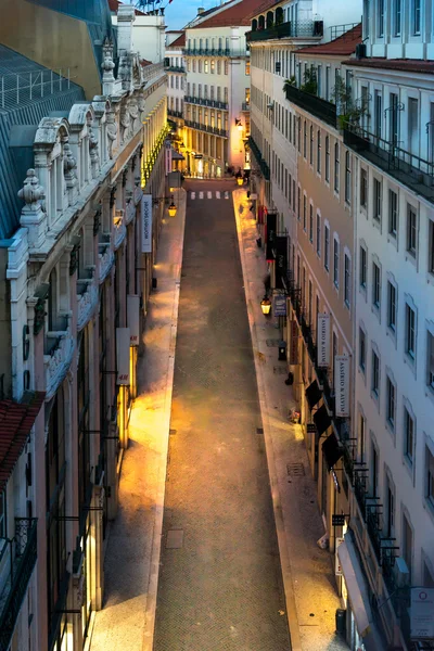 Rua do Carmo à noite, cidade de Lisboa, Portugal . — Fotografia de Stock