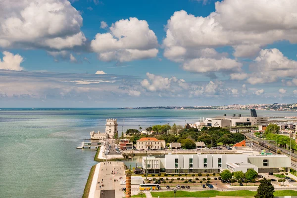 Vista aérea de la Torre de Belem sobre el río Tajo, Lisboa —  Fotos de Stock