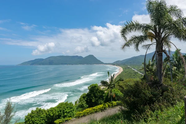 Praia de Armacao em Florianópolis, Santa Catarina, Brasil . — Fotografia de Stock