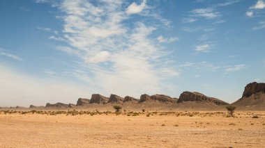 Eski rali pisti (Iriki Gölü) üzerinde 4X4 rotası. Açığa çıkarılan koyu tonlar