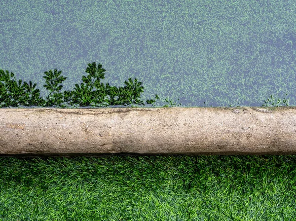 Reflexo Árvore Superfície Água Inundação Fronteira Campo Futebol Grama Artificial — Fotografia de Stock