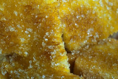 Tereyağlı ve şekerli kızarmış ekmek.