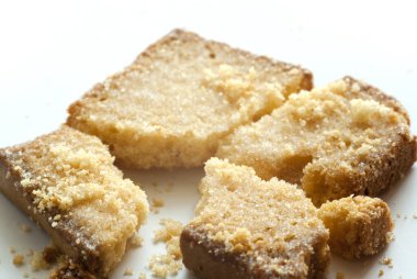 Tereyağlı ve şekerli kızarmış ekmek.