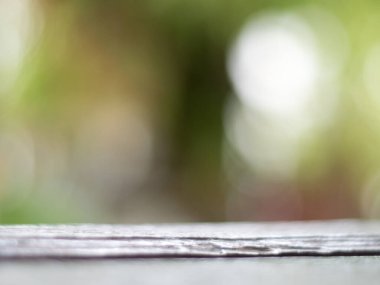 Işıklar ve yeşil, doğanın bulanık arka planında sarı bokeh. Açık hava bokeh doğal sarı ve yeşil tonlarda soyut arkaplan