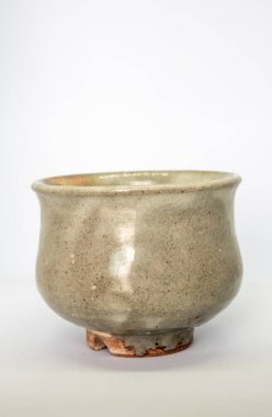 Seramik kap küçük saksı bitkileri ekmeye uyarlandı.