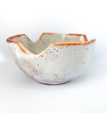 Seramik kap küçük saksı bitkileri ekmeye uyarlandı.