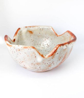 Seramik kap küçük saksı bitkileri ekmeye uyarlandı.