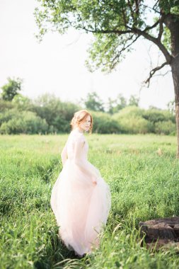 Güzel genç gelin kollamaya