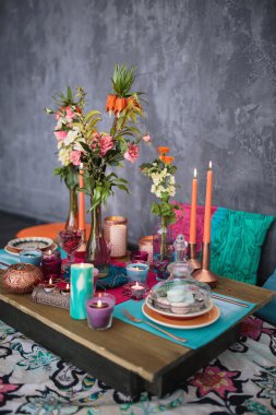 Güzel yemek tablo dekore edilmiş