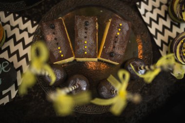 Çikolatalı kek ve şekerler görüntüleme