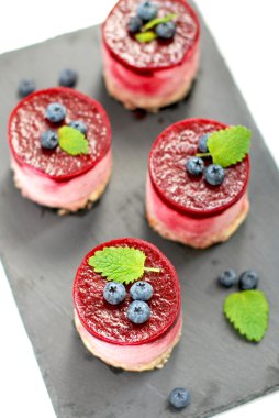 Mascarpone ve kiraz ile hamur işleri