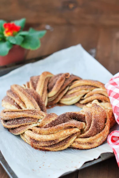 Tarçın ile ev yapımı hamur işleri