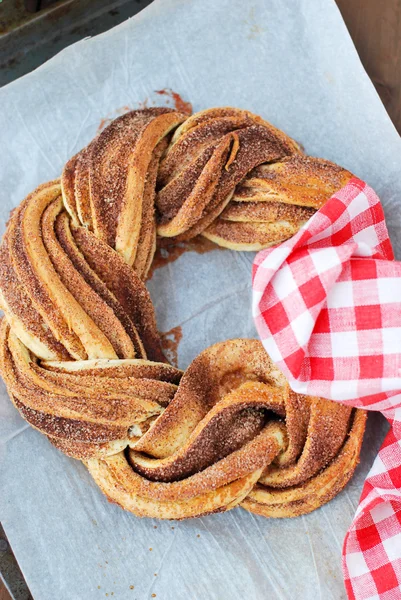 Tarçın ile ev yapımı hamur işleri