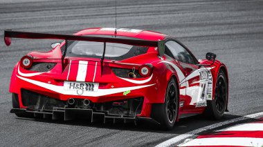 Oschersleben, Almanya, 26 Nisan 2019: Ferrari 458 GT3, Almanya 'nın Oschersleben şehrinde düzenlenen Spezial Tourenwagen Kupası sırasında Andreas Konig tarafından kullanılmıştır..