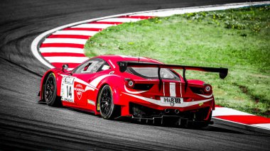 Oschersleben, Almanya, 26 Nisan 2019: Motorsport Arena 'daki Spezial Tourenwagen Kupası sırasında Andreas Konig tarafından sürülen Ferrari 458 GT