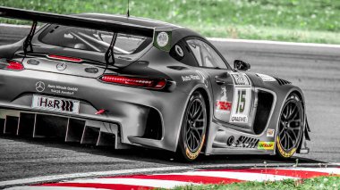 Oschersleben, Almanya, 26 Nisan 2019: Oschersleben 'de Spezial Tourenwagen Kupası sırasında yarışçı Mario Hirsch tarafından sürülen Mercedes AMG SLS GT3