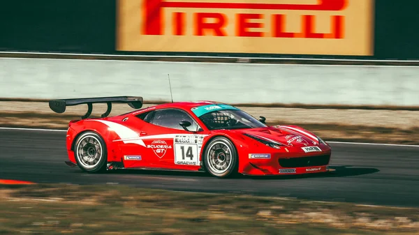 Oschersleben, Almanya, 28 Nisan 2019: Oschersleben, Almanya 'da düzenlenen Spezial Tourenwagen Kupası sırasında yarış pilotu Andreas Konig Ferrari 458 GT3 kullanıyordu..