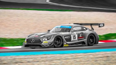 Oschersleben, Almanya, 28 Nisan 2019: Oschersleben, Almanya 'da Motorsport Arena' da Spezial Tourenwagen Kupası sırasında Mercedes AMG SLS GT3 kullanan Mario Hirsch.