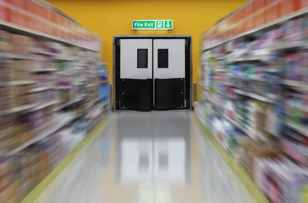 Salir de las puertas de incendios en el supermercado — Foto de Stock