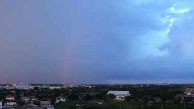 Alacakaranlık bulutlu ve şimşek