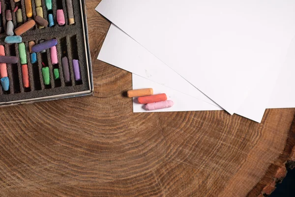 Sanatçı ve resim kağıdı için yumuşak pastel