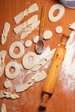 Pasta şefi çörek hamur ürünleri hazırlar